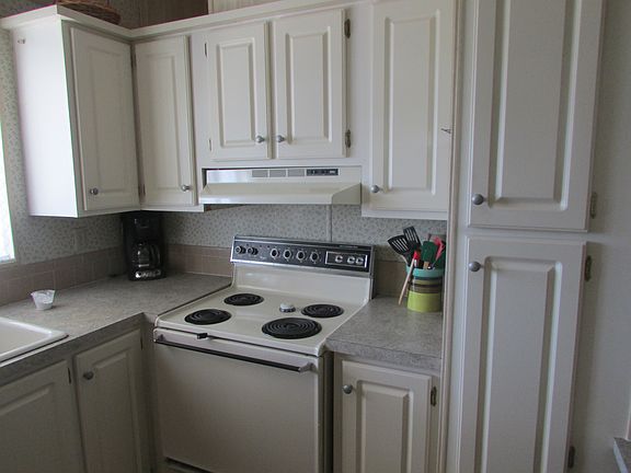 5th image of 154 Queen Palm Dr