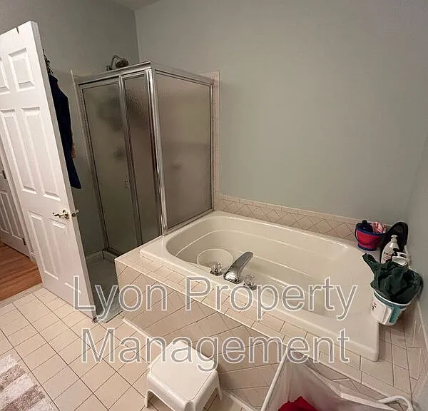 240 Sanctuary Dr — Photo 10