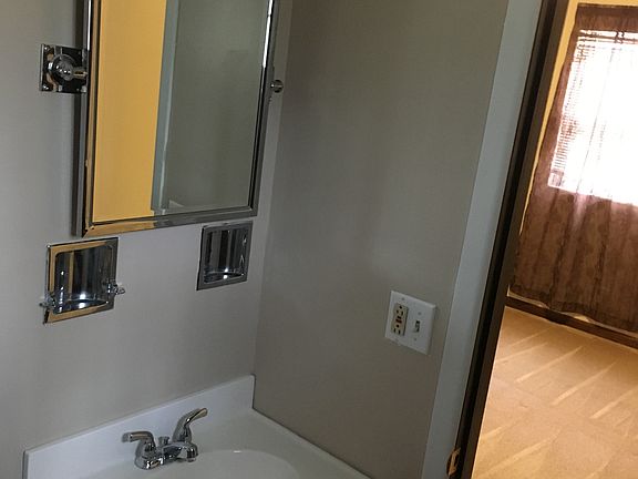 4th image of 3008 Wyoming Dr