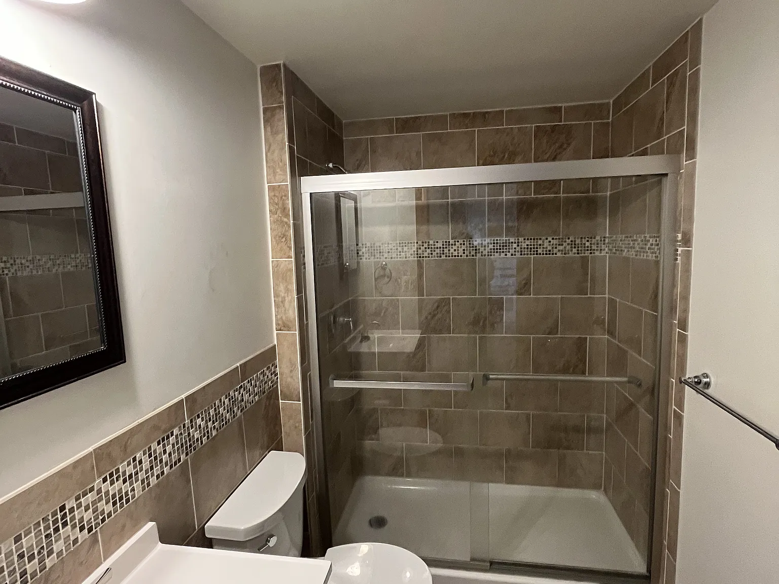 5 bed, 2044 sqft, $3,000 — Photo 3