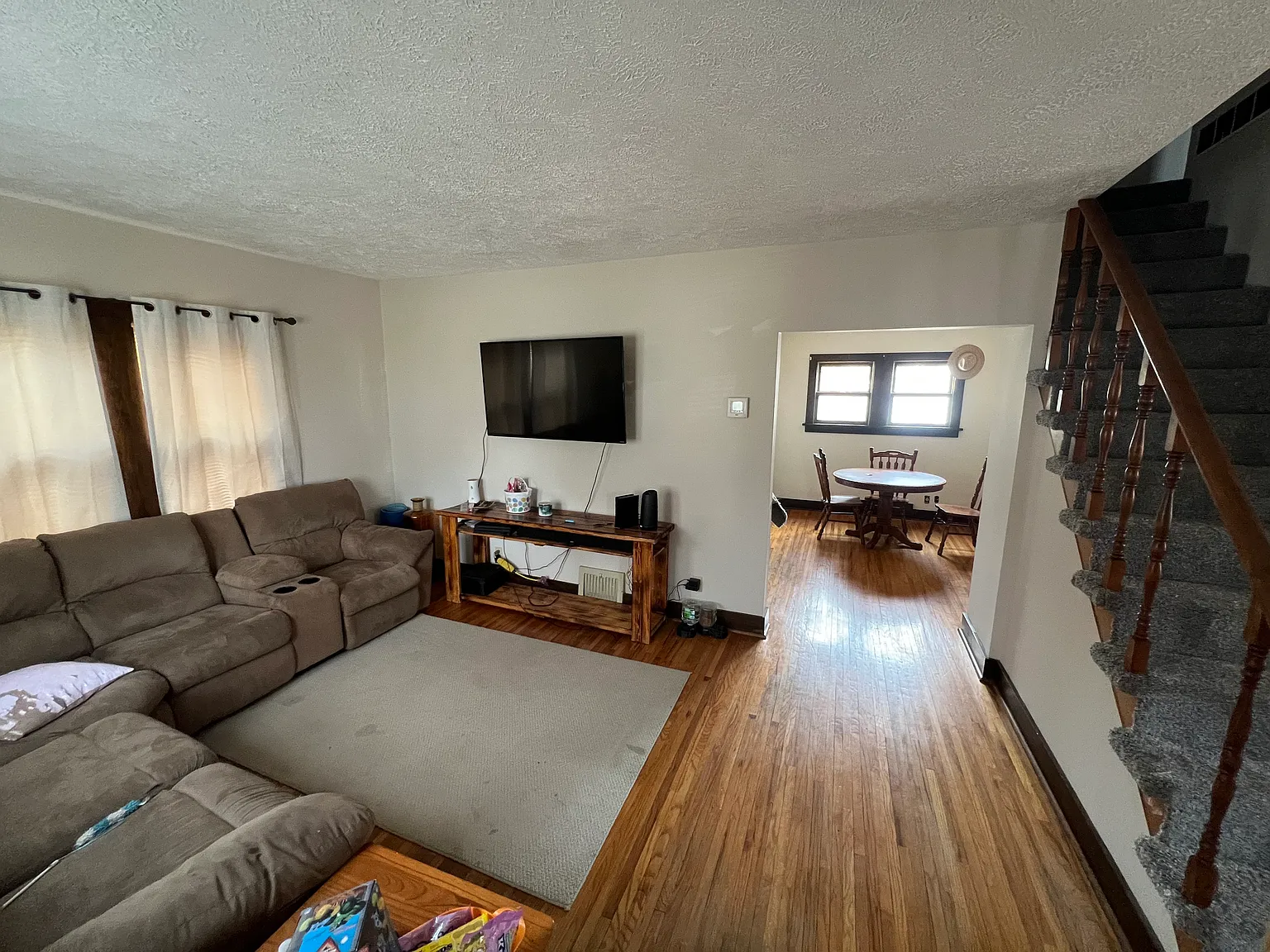 4 bed, 1762 sqft, $2,400 — Photo 2