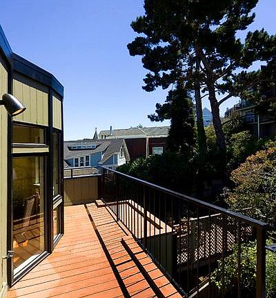 back roofdeck 2nd overlooking garden