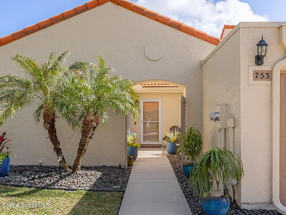 5th image of 753 Spring Valley Dr