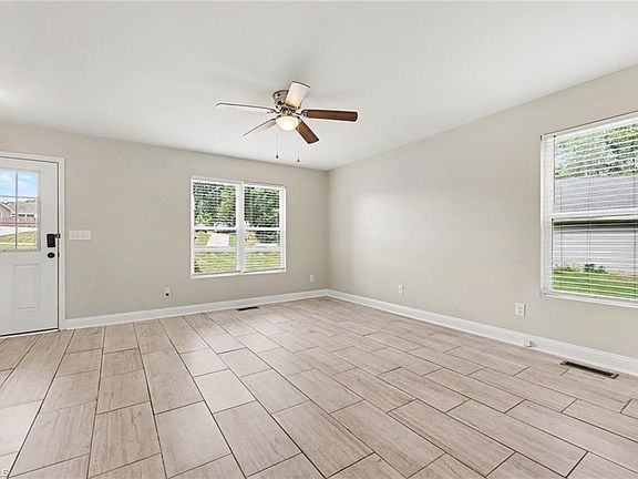 4th image of 138 Gumtree Ct