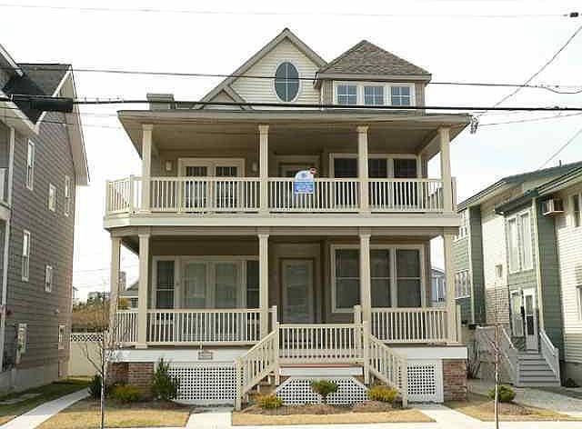 1st image of 886 3rd St