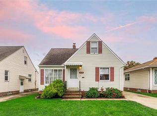 1115 Parkleigh Dr, Parma, OH
