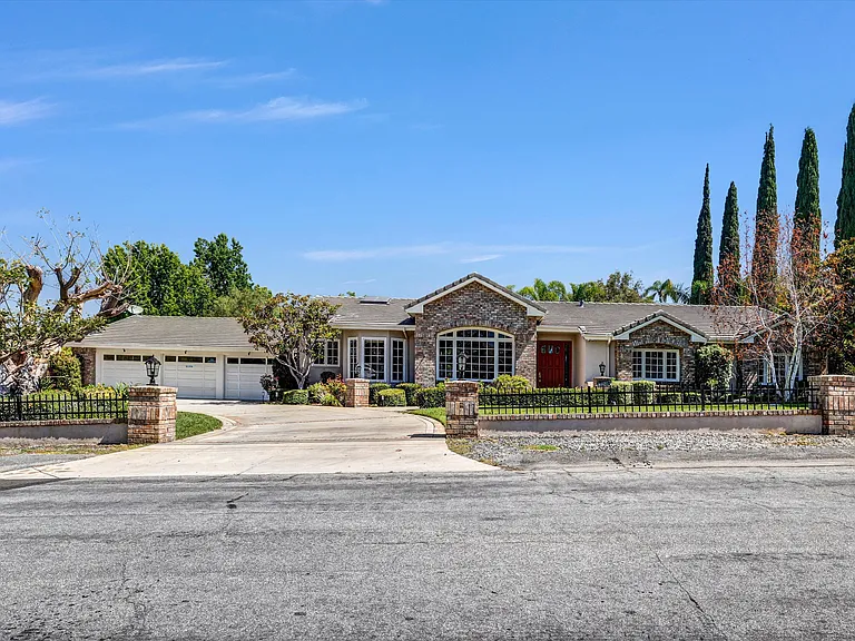 19077 Oriente Dr — Photo 1