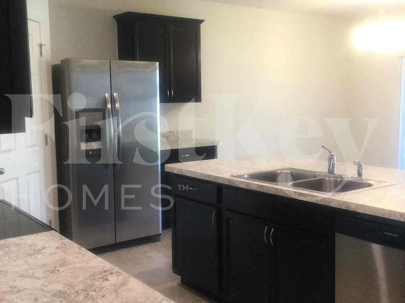 4 bed, 2.0 bath, 1828 sqft, $2,655 — Photo 4