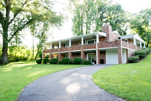 1st image of 2001 Woodlake Dr