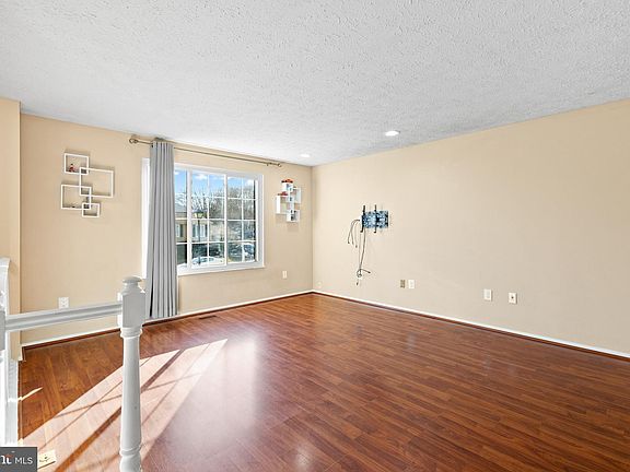 5th image of 8469 Rippled Creek Ct