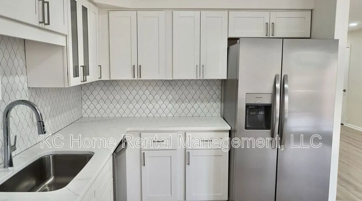 11506 Oak St — Photo 2