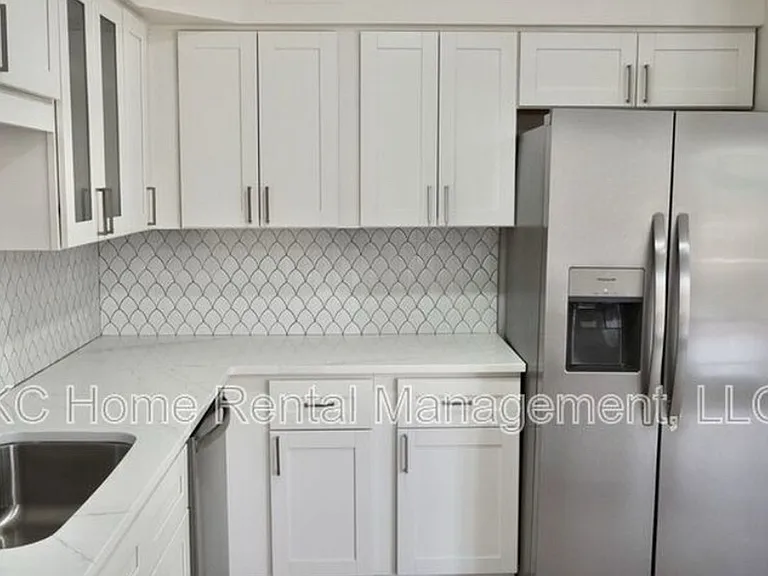 11506 Oak St — Photo 3