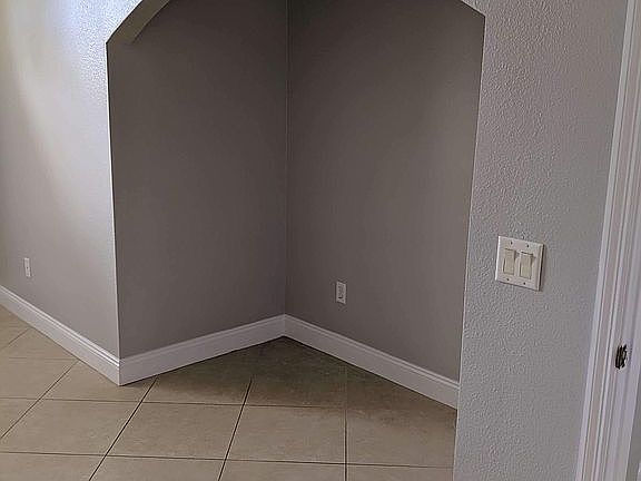 4th image of 517 NE Pecos Way