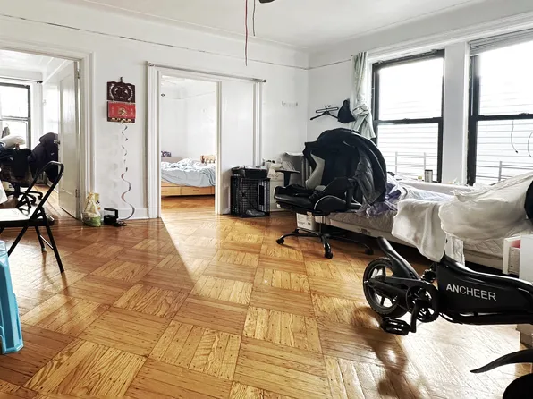 559 51st Street image 9 of 11