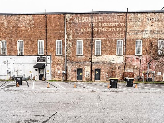 4th image of 8 E 3rd Ave