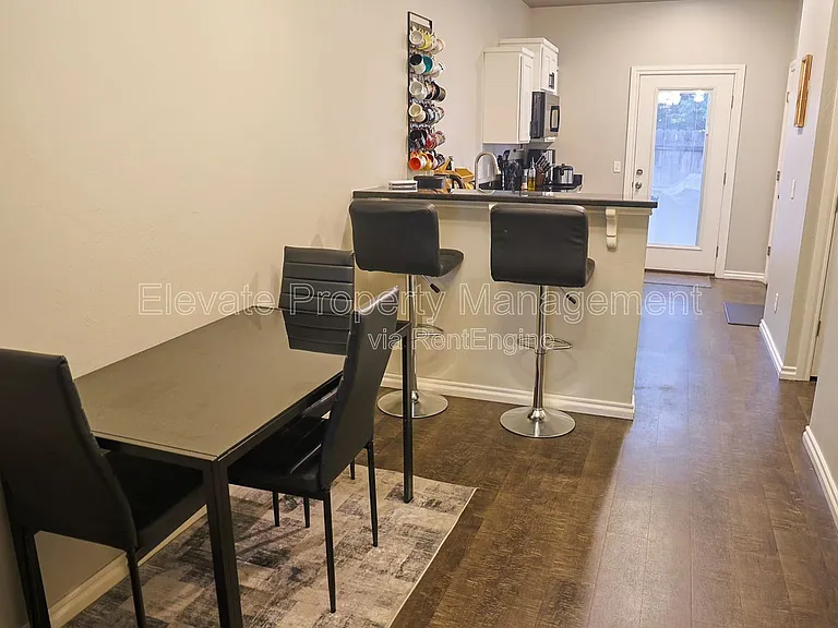 1009 SW 91st St — Photo 4