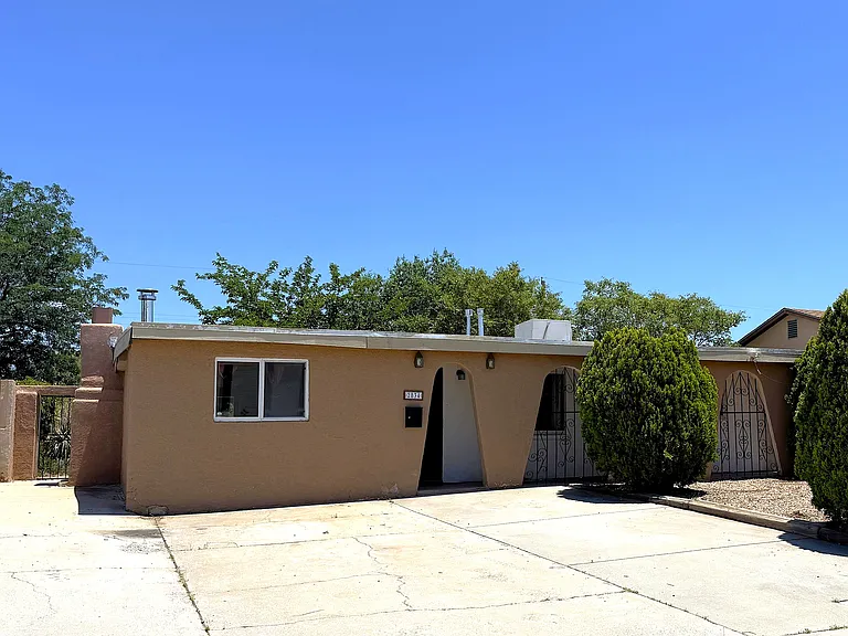 2834 Montclaire Dr NE — Photo 24