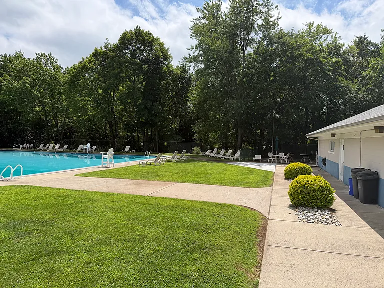 17 Dartmouth Ave #2A — Photo 19