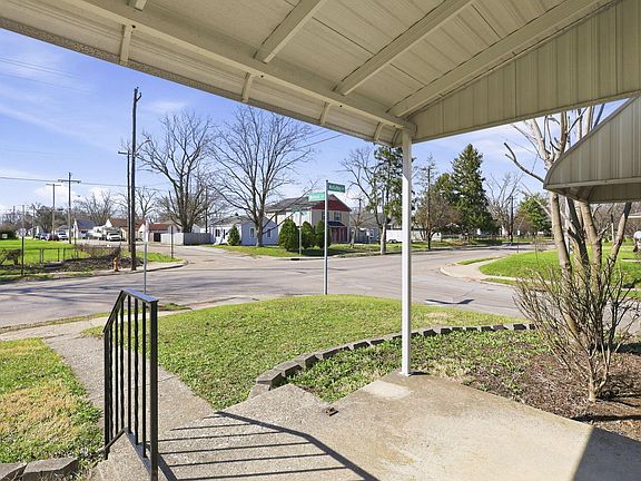 5th image of 3016 McGuffey Rd