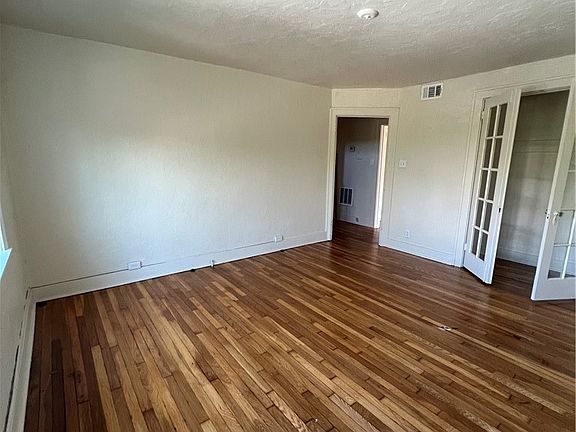 3rd image of 2251 Brownsville Rd