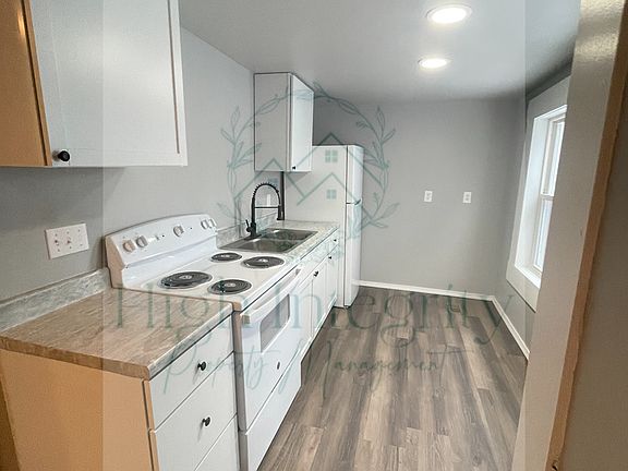 3rd image of 403 Walnut St #A