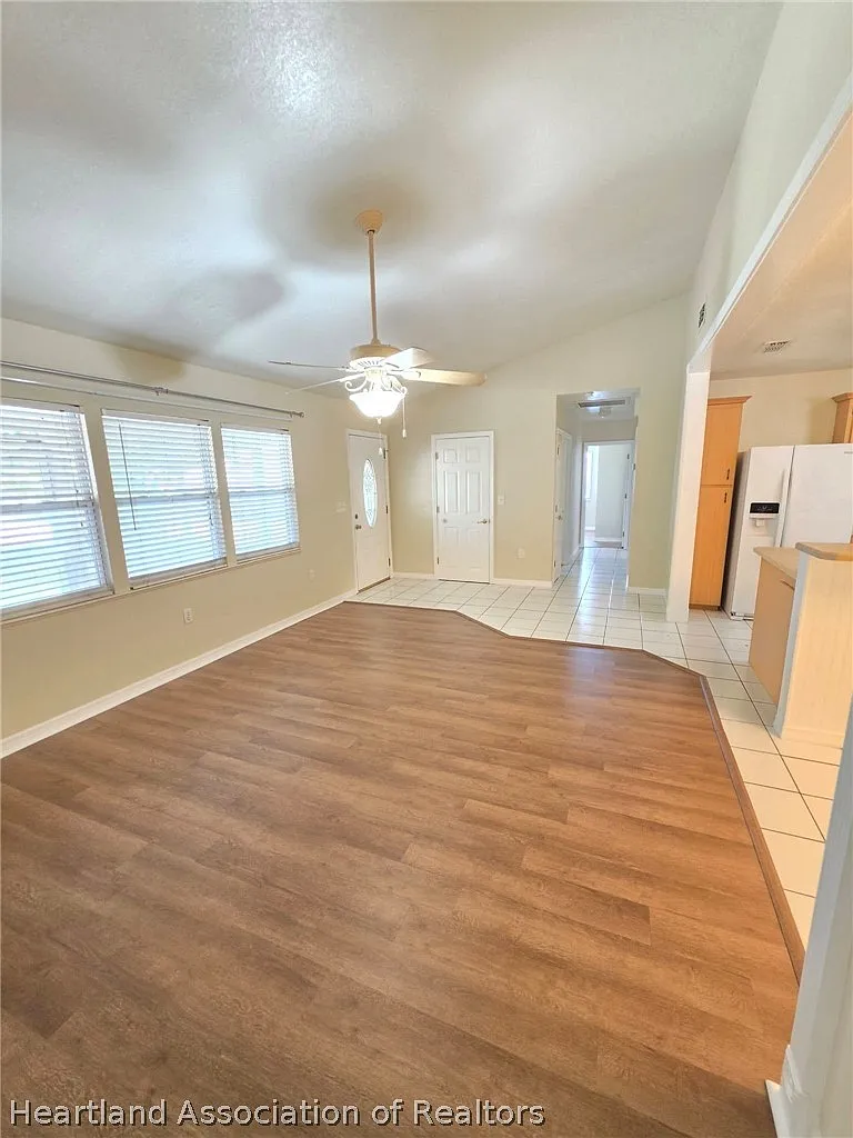 4 bed, 3.0 bath, 2086 sqft, $2,200 — Photo 2