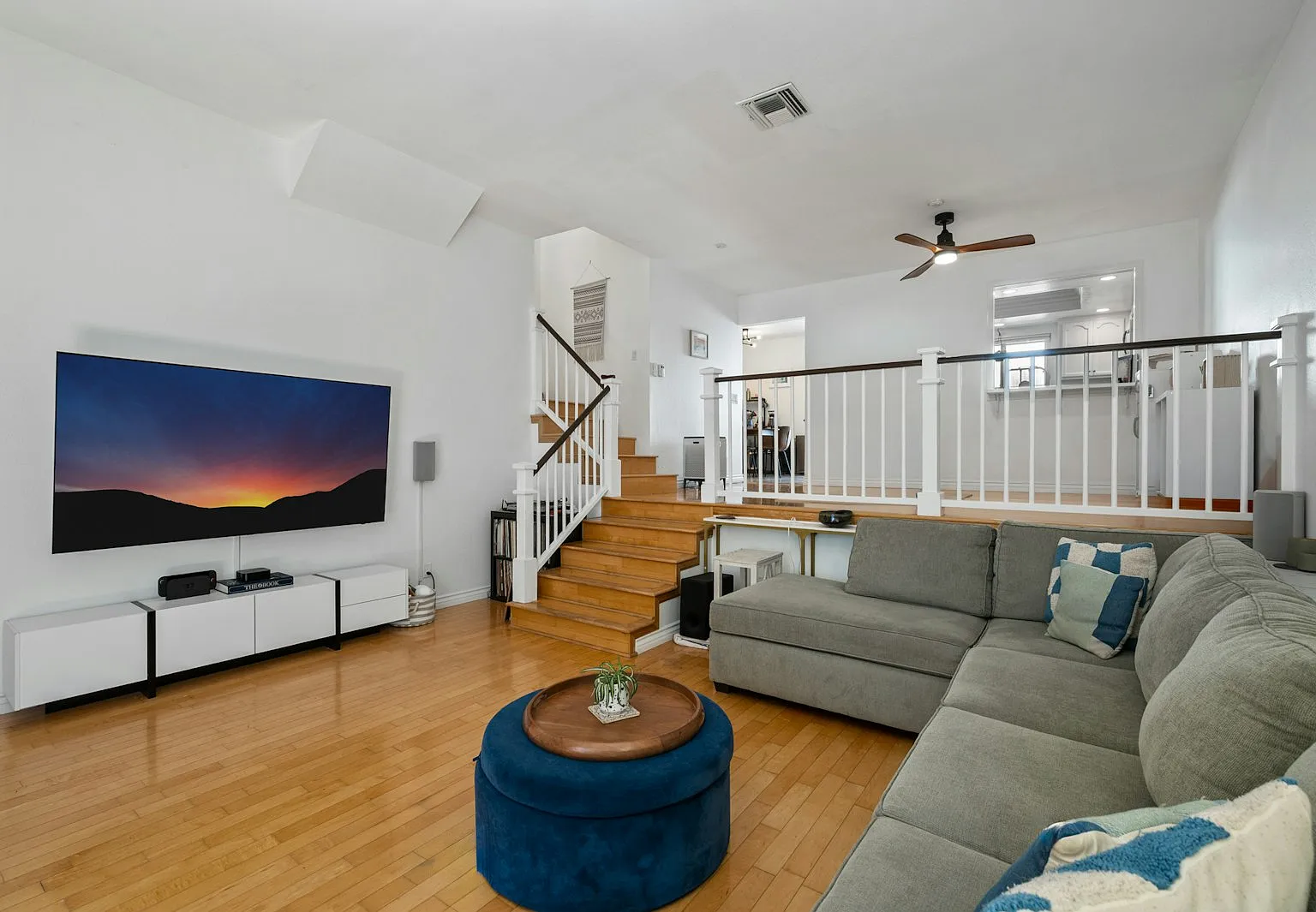 1916 Mathews Avenue, Unit F — Photo 1