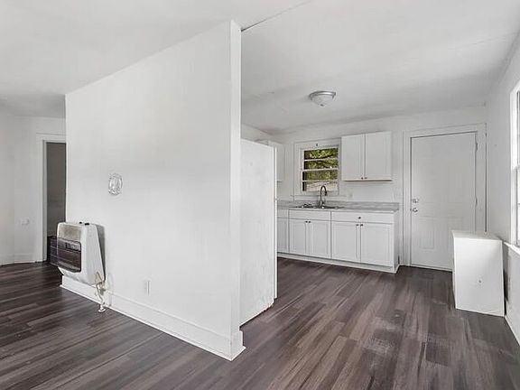 5th image of 111 N Bell St #A