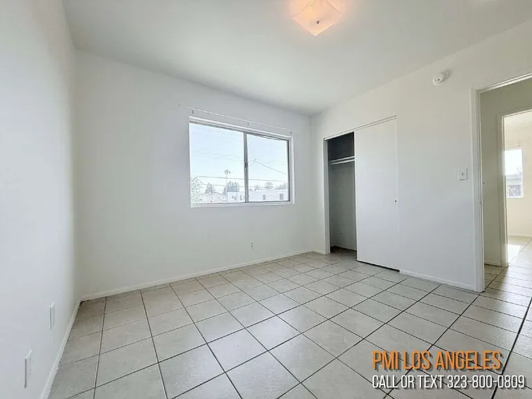 943 W 68th St — Photo 16