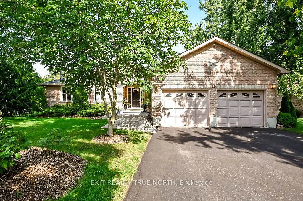 28 Nicholson Cres photo 1