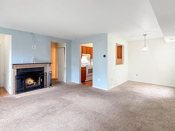 2nd image of 10 Waterview Dr #10