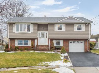 7 Breezy Hill Ct, Clifton, NJ 07013