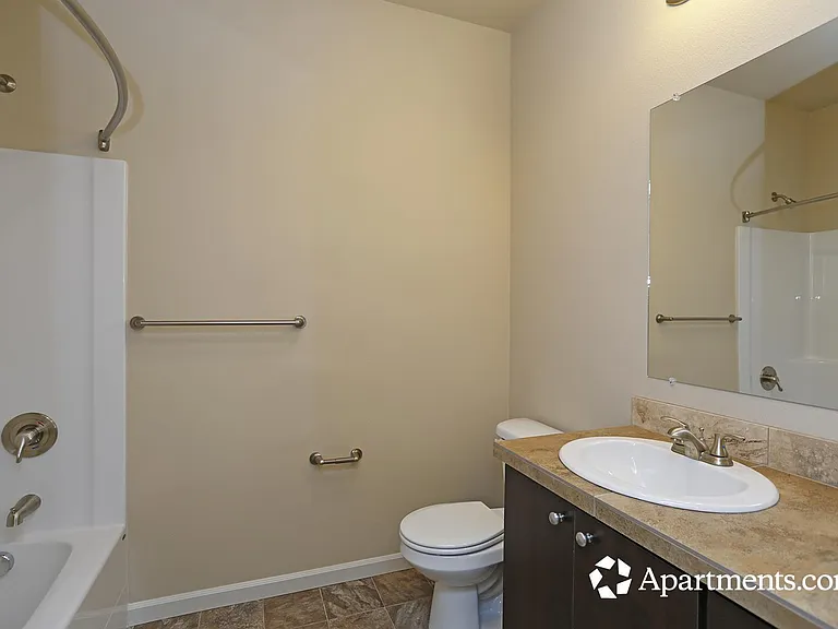 Plumtree Apartments — Photo 35