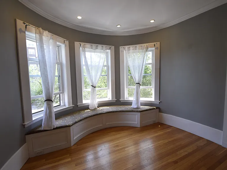 1402 Beacon St #3 — Photo 4