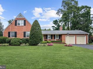 71 Westbrook Dr, Moorestown, NJ 08057
