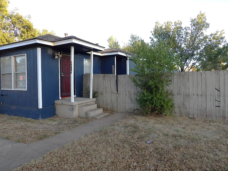 1201 NW Taft Ave