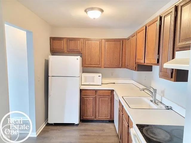 2 bed, 1.0 bath, 978 sqft, $1,350 — Photo 4