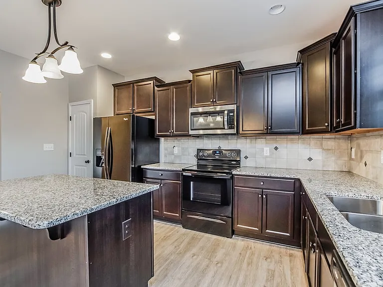 105 Sloan Dr — Photo 7