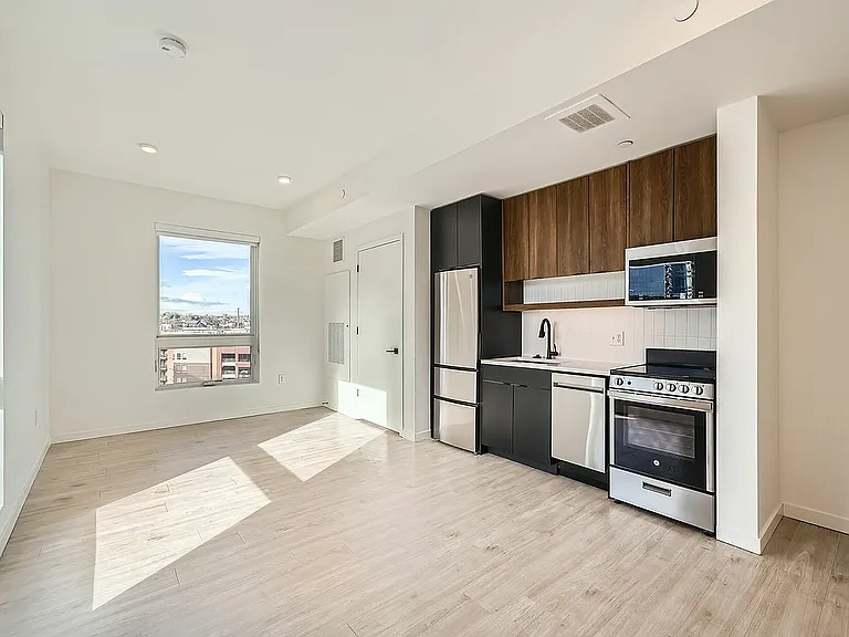 2059 19th St - Web Quality - 008 - 28 Studio 7 733