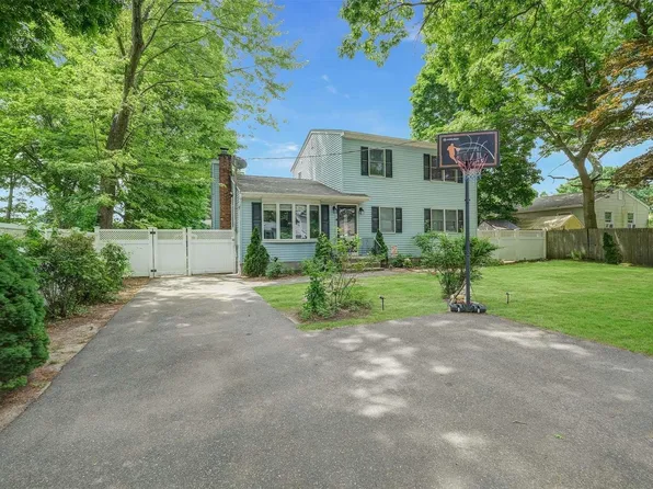 18 Vee Jay Drive, Shoreham, NY 11786