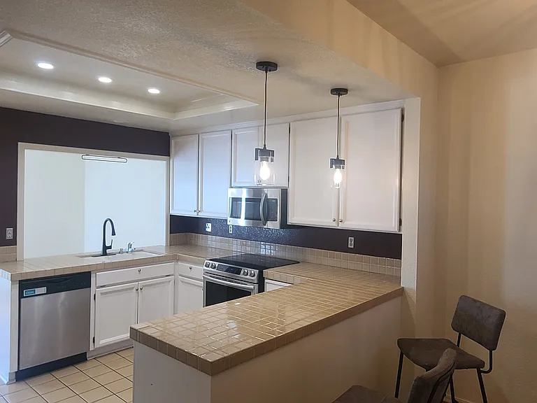 6142 Lakeview Cir — Photo 3