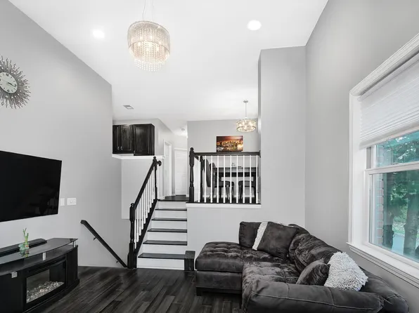 367 Oswego Ct, West New York, NJ 07093