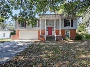 942 Ridge Dr, Warrensburg, MO 64093