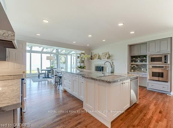 5th image of 16 Ennisclare Dr W