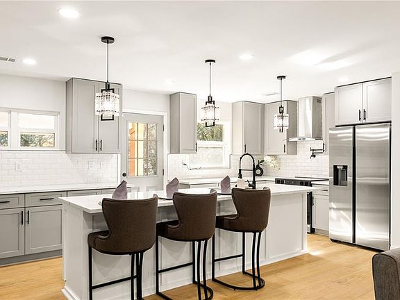 3rd image of 2633 Yale Ter