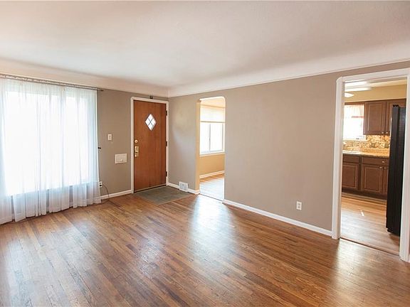2nd image of 14425 Montrose Ave
