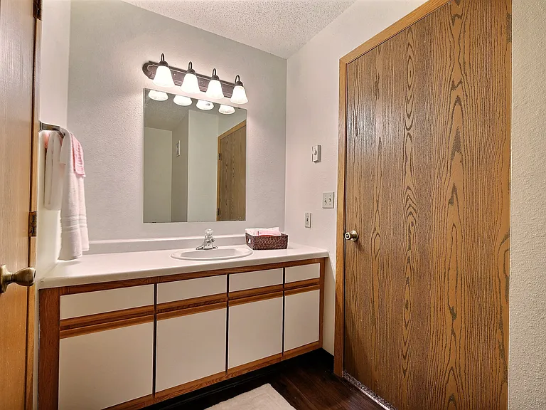 Fargo, ND Park Place Apartments | Bathroom