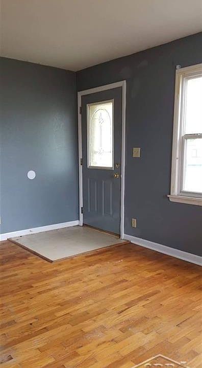 2nd image of 2922 Fairview St