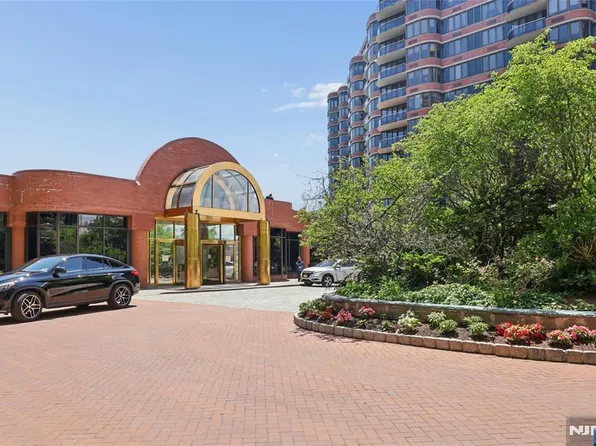 100 Carlyle Dr APT 5HS, Cliffside Park, NJ 07010
