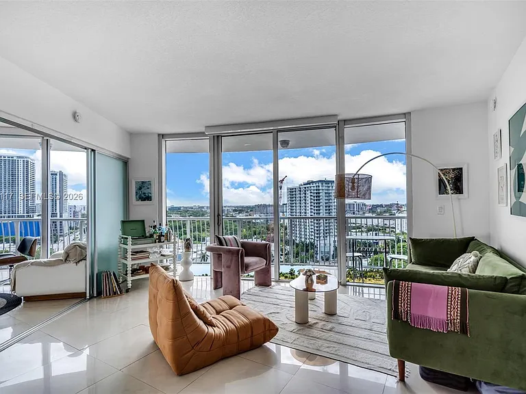 1750 N Bayshore Dr #1815 — Photo 1